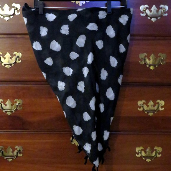 Black Square Scarf Wrap Sarong w/Modern White Polka Dot Print abt 39" x 39" - Picture 5 of 14